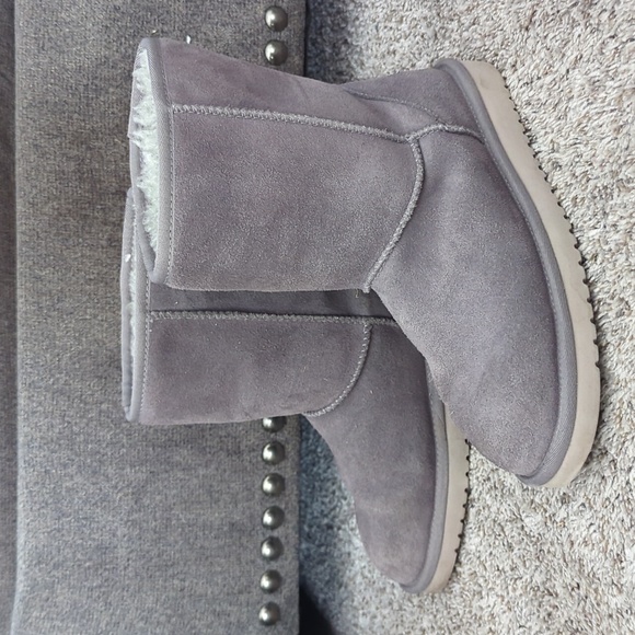 Koolaburra Shoes - KOOLABURRA by UGG ladies "Koola Short" pull on boots style#1017090 gray sz 8W
